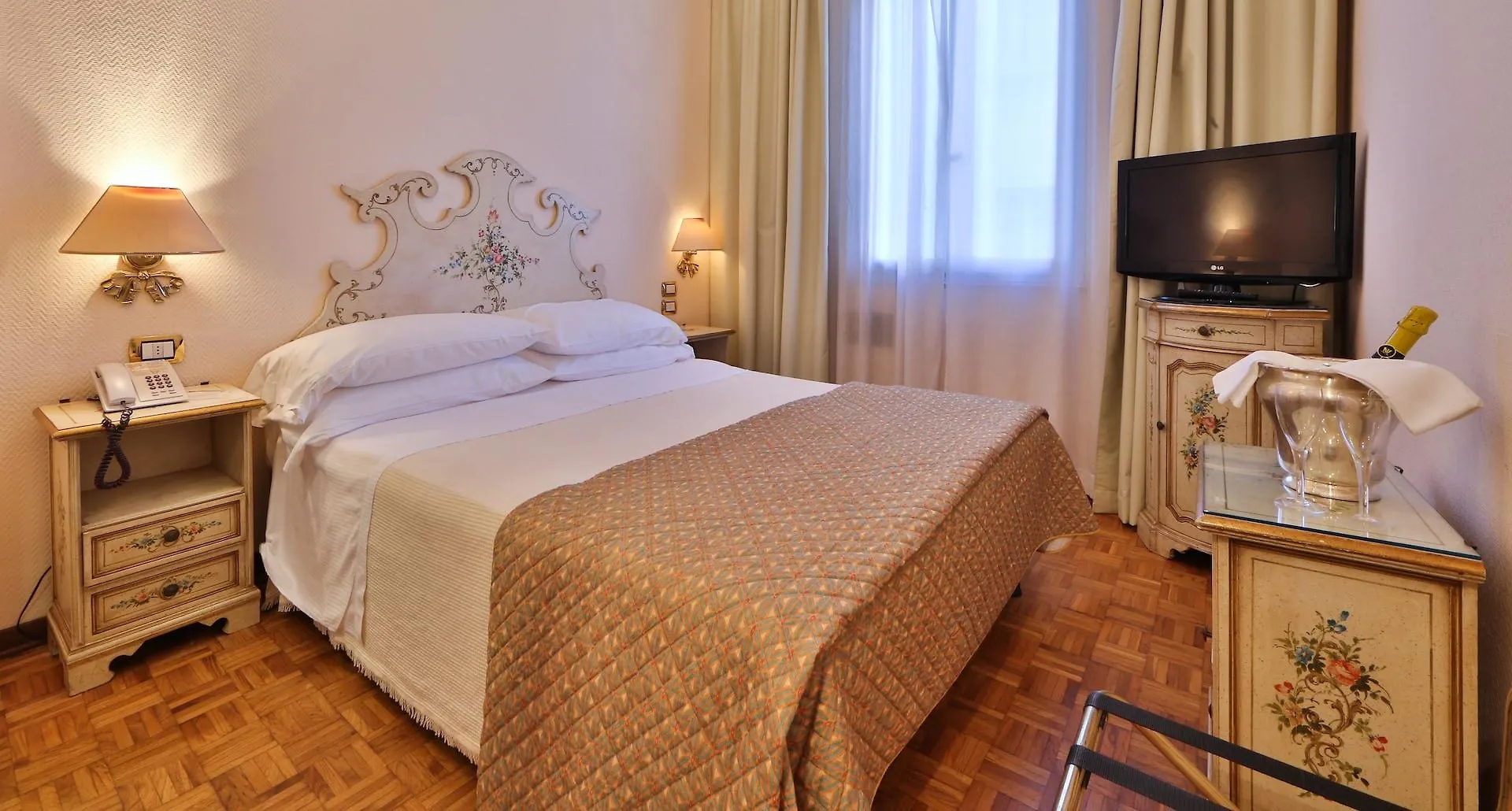 Hotel Biasutti Lido di Venezia 4*,